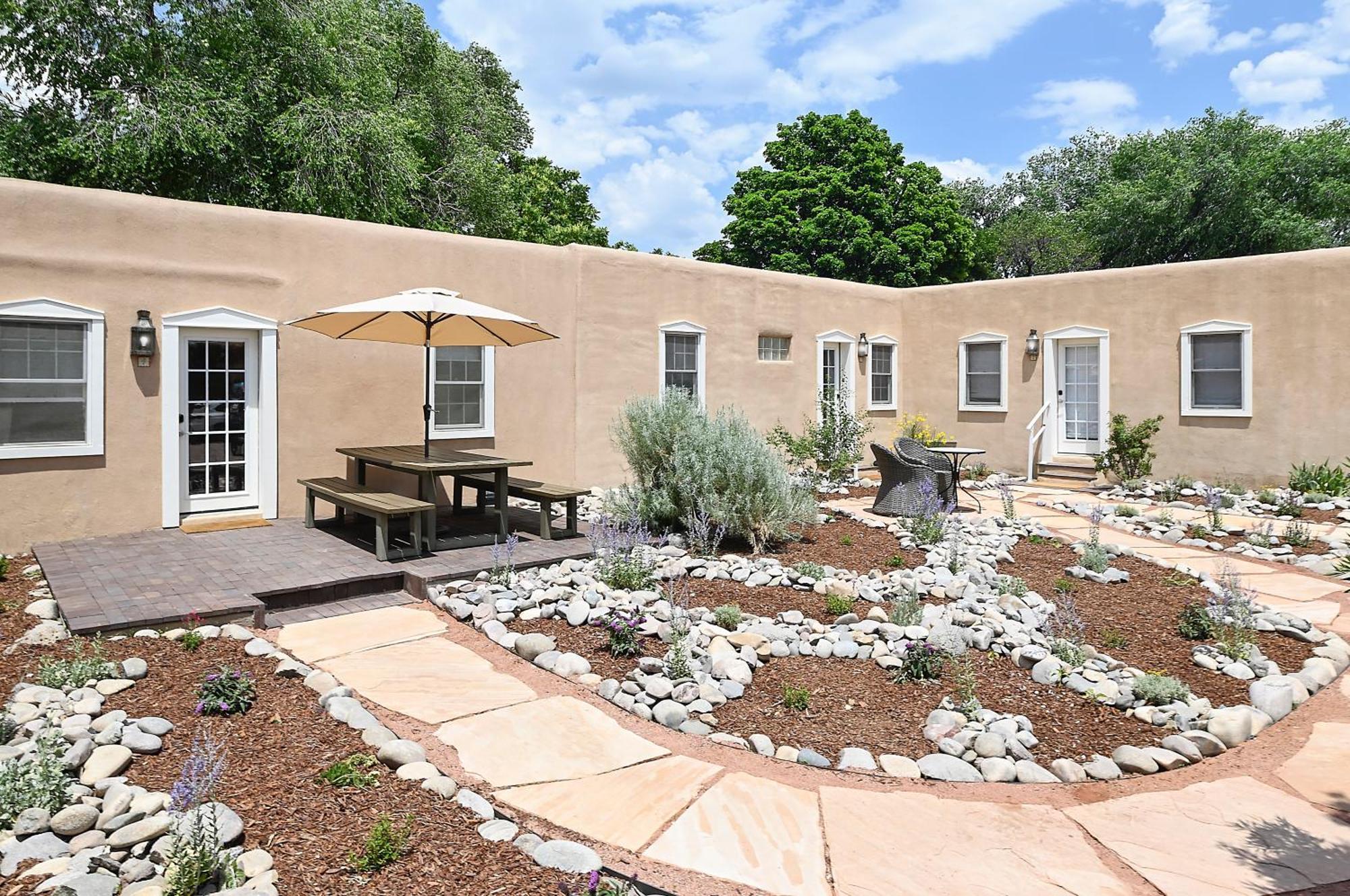 Dos Hermanas Casita 2 & 3 Downtown Courtyard