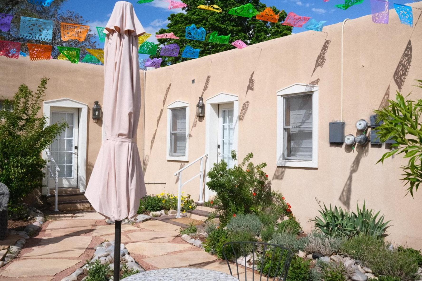 Hébergement de vacances Dos Hermanas Casita 2 & 3 Downtown Courtyard Santa Fé