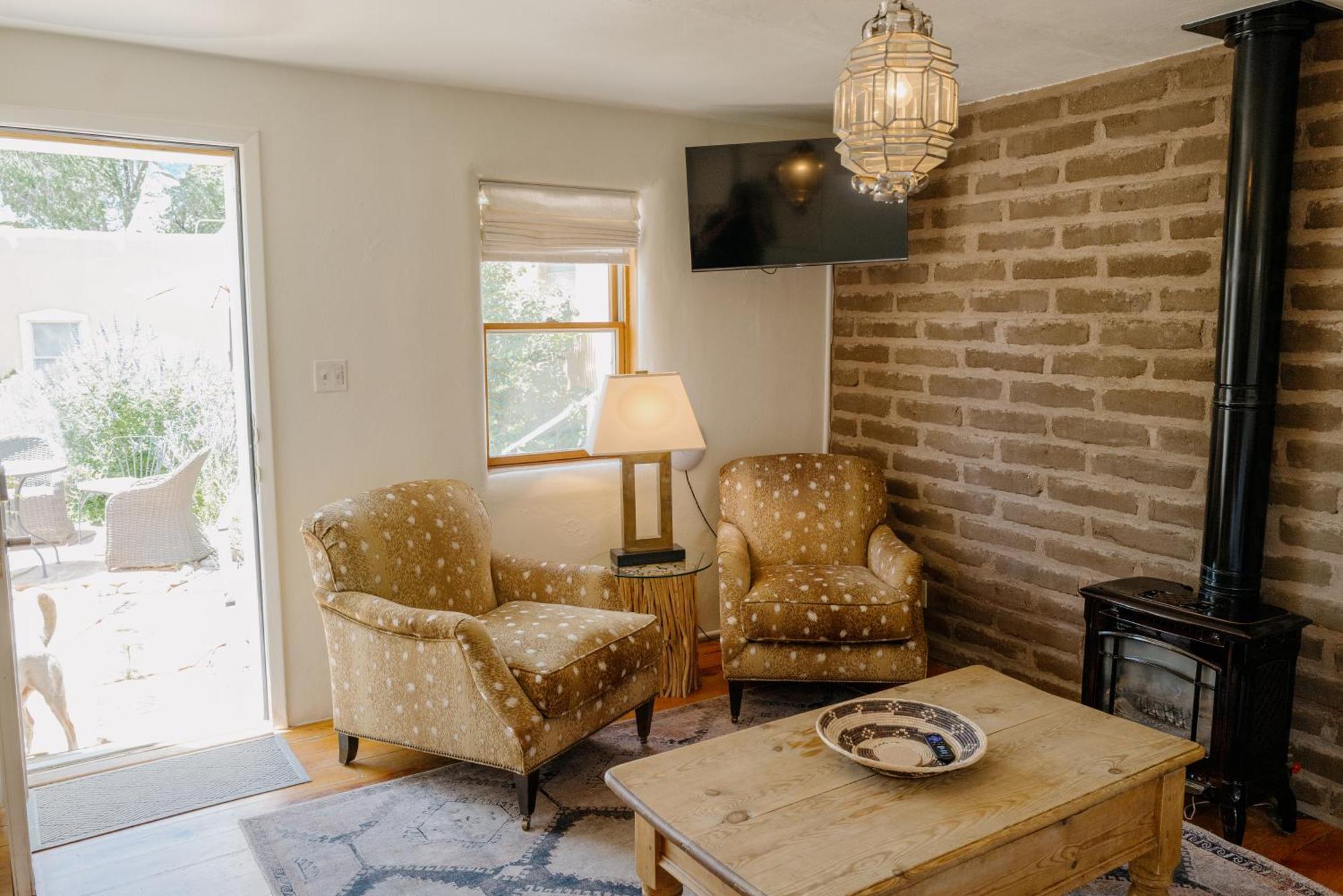 Dos Hermanas Casita 2 & 3 Downtown Courtyard